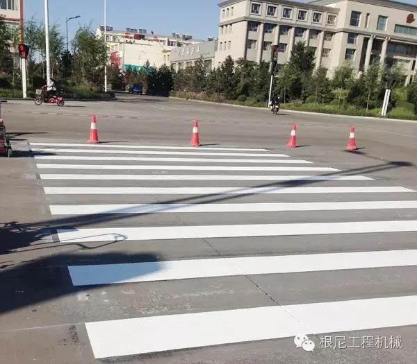 An introduction to the types and properties of road marking paints.